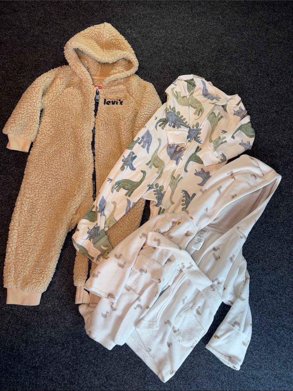 9Month Old Boys 3 Set Piece Bundle. Levi’s/Carter 2 Onesies And A Bathing Robe.